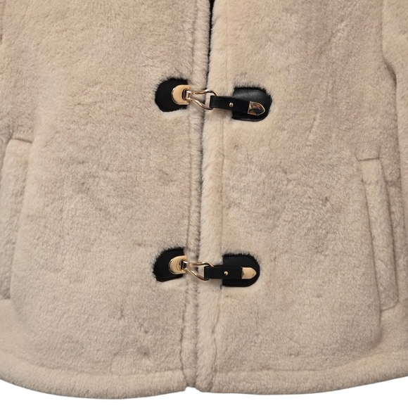 Zara Faux Fur Shearling Cropped Women's Jacket With Toggle Closure - Picture 5 of 15